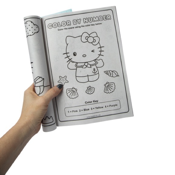 Hello kitty coloring book and crayons - Picture 4 of 5
